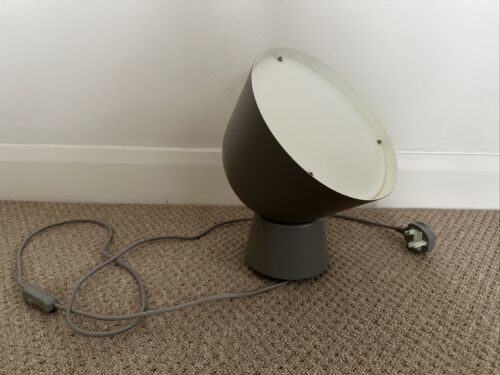 Lámpara de mesa pequeña gris IKEA Ola Wihlborg lámpara de pared foco de metal - Imagen 1 de 10