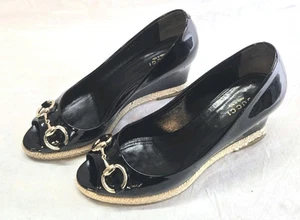 * Escarpins compensés femme Gucci 37 Horsebit bout ouvert cuir verni noir