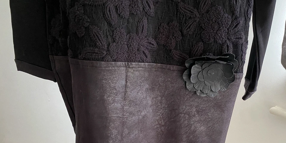 Save The Queen Black Rose Appliqué Dress Italian Lace Panel -XL -  Dress - Image 4 of 4