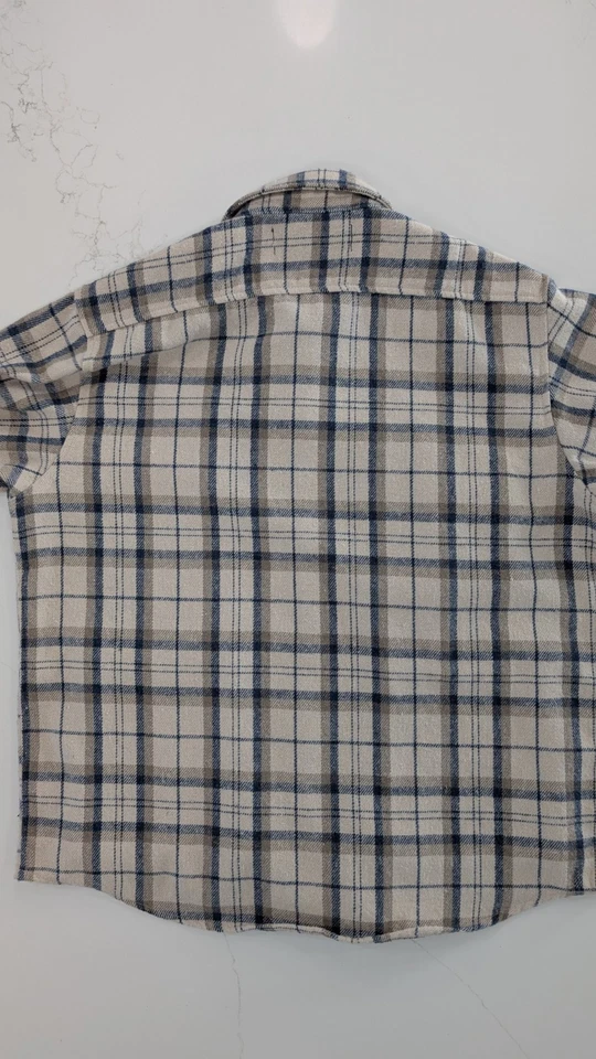 Camisa Reese Cooper Heavyweight Cargo 3D Bolsillo Franela a Cuadros en Crema Hecha en EE. UU. Foto 2 de 4