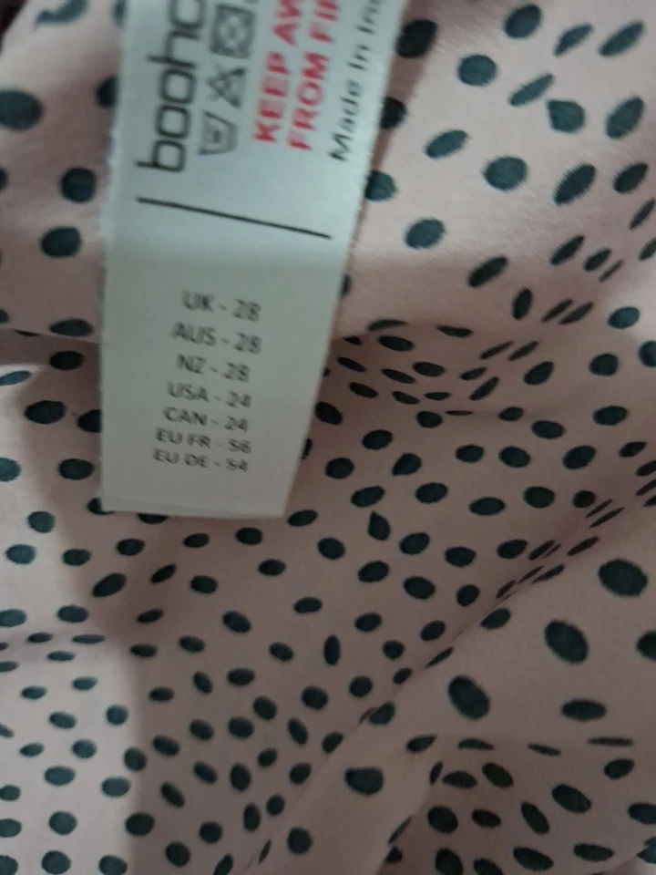 Size 28 Boohoo Pink Silky Shorts - Image 4 of 4