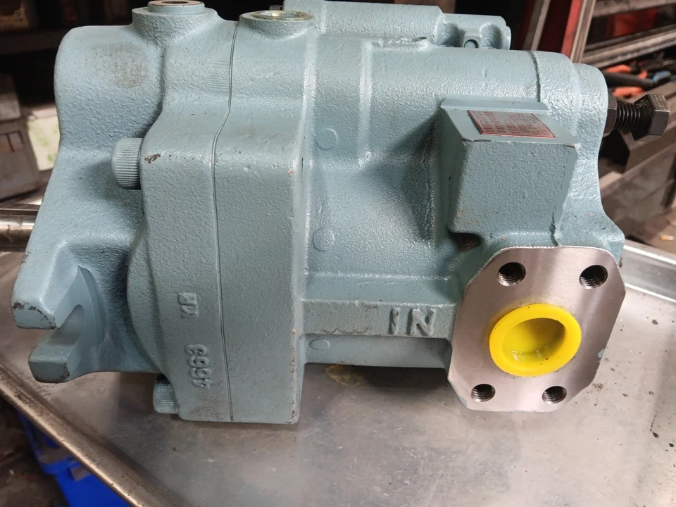 Bomba de pistão hidráulica Nachi VDR-1A-1A3-20 deslocamento variável - Imagem 3 de 4