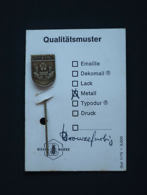 Musterkarte der Firma Wilhelm Deumer Bienen Marke, Anstecknadel ''LIPPSTADT''