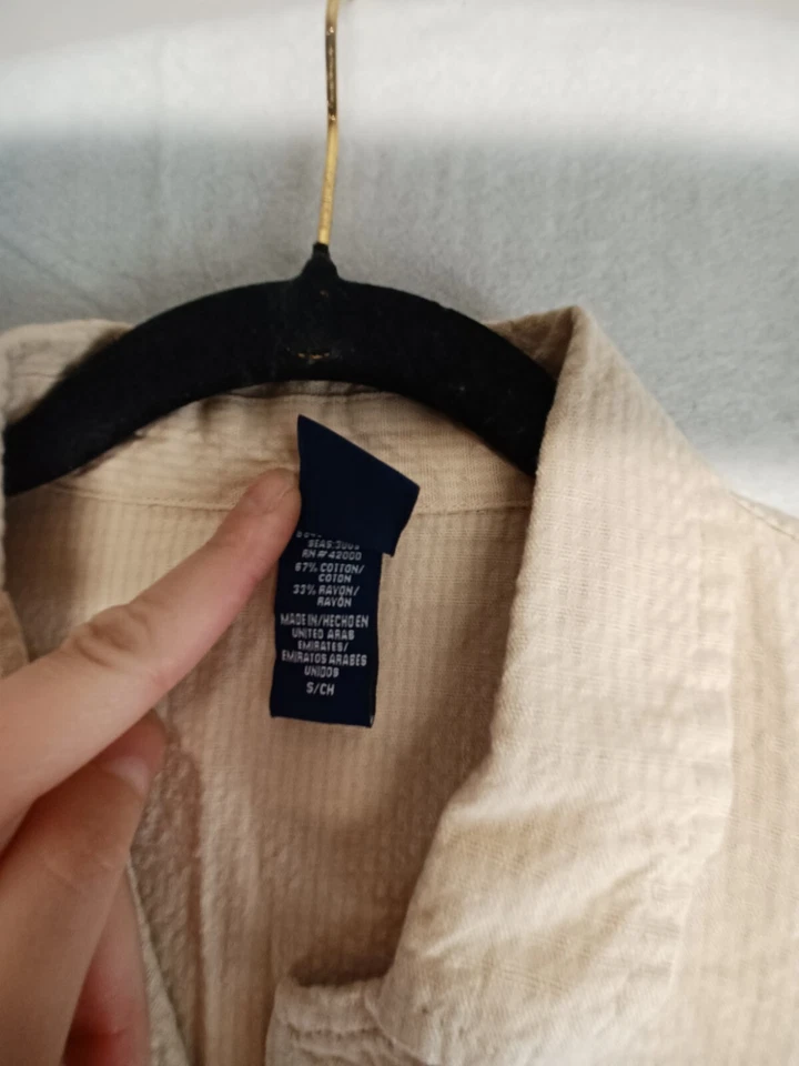 Camisa para mujer Basic Editions tostada pequeña manga corta mezcla de algodón con botones Foto 4 de 4