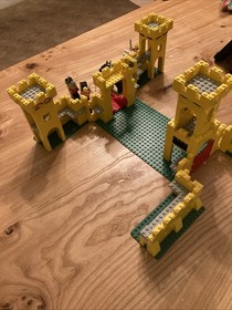 LEGO Castle 375 / 6075 Vintage 1980s Nearly Complete Plus Few Minifigures