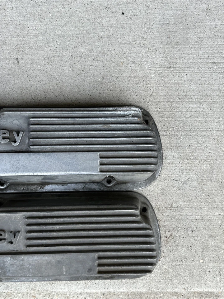 Cubiertas de válvula Ford Holley de bloque pequeño vintage Foto 2 de 4