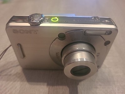 Sony Cyber-Shot DSC-W50 6.0MP Digital Camera & Battery Needs Repair