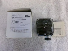 NIB Krom Schroder Gas Pressure Switch DG10T     84447812