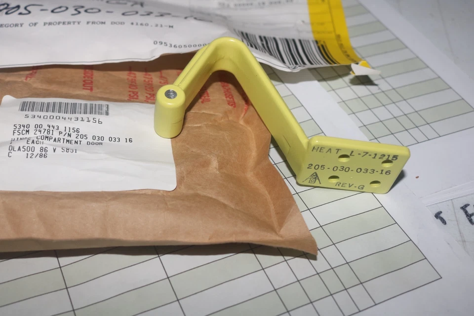 NOS Bell 205 412 UH-1 直升机门铰链 PN 205-030-033-16 5340-00-443-1156 — 第 3/3 张图片