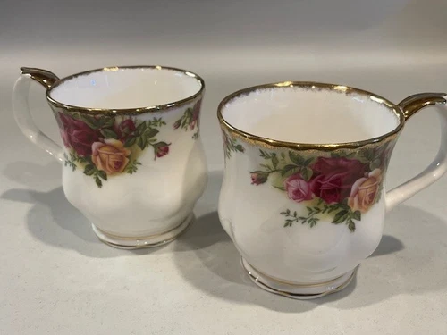 2 Royal Albert Old Country Roses Montrose Teacups/ Tea Mugs /Coffee Cups 