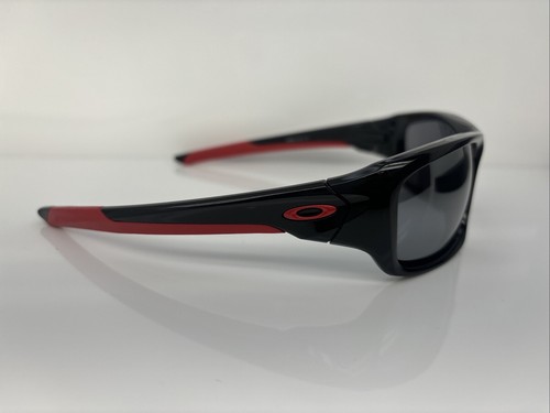 Authentic OAKLEY VALVE OO9236-22 Matt Black Red - Gray Lens 60MM Sunglasses - Picture 7 of 16