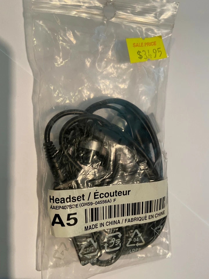 Samsung Stereo Earbuds Headset AAEP407SBE Black Original. Brand New Sealed pack. - Image 3 of 3