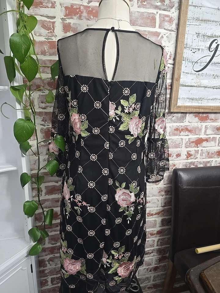Vestido para mujer Madison Leigh talla 10 negro encaje rosa floral bordado hasta la rodilla Foto 4 de 4