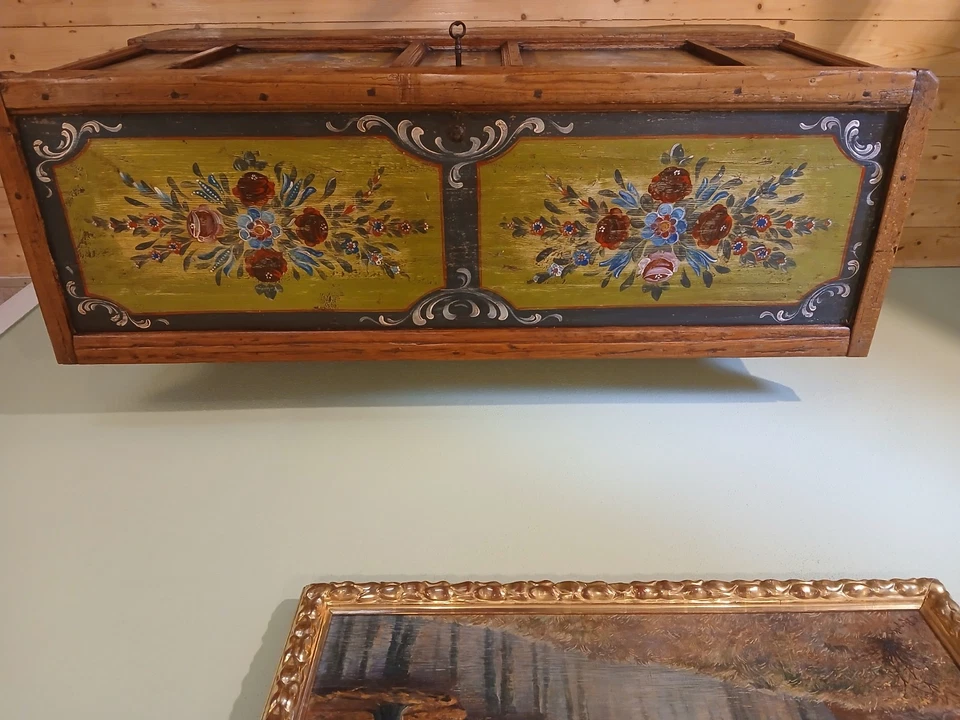 Chiemgauer Bauerntruhe um 1780 – reich bemalt, 154 cm, Zertifikat - Bild 2 von 4