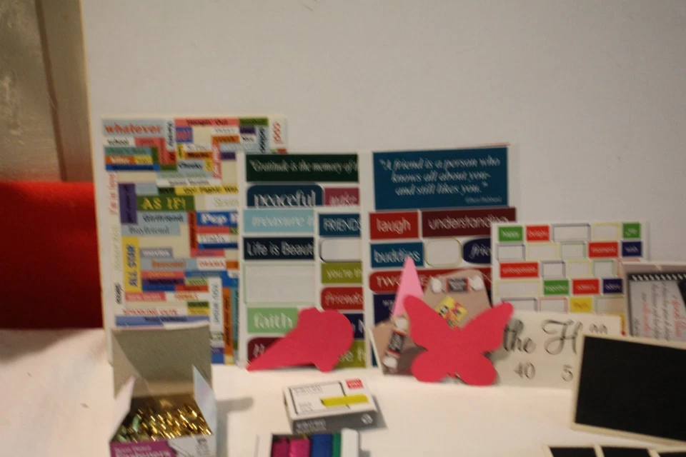 Lote de álbumes de recortes artesanías álbumes clips pegatinas sobres gemas arco iris grapas nuevo Foto 3 de 4