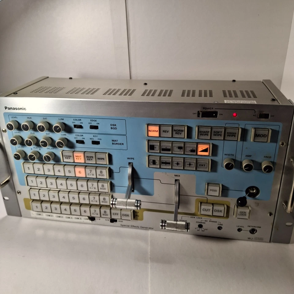 Generador de efectos especiales Panasonic WJ-5600 - Encendido - Equipo de transmisión vintage Foto 2 de 4