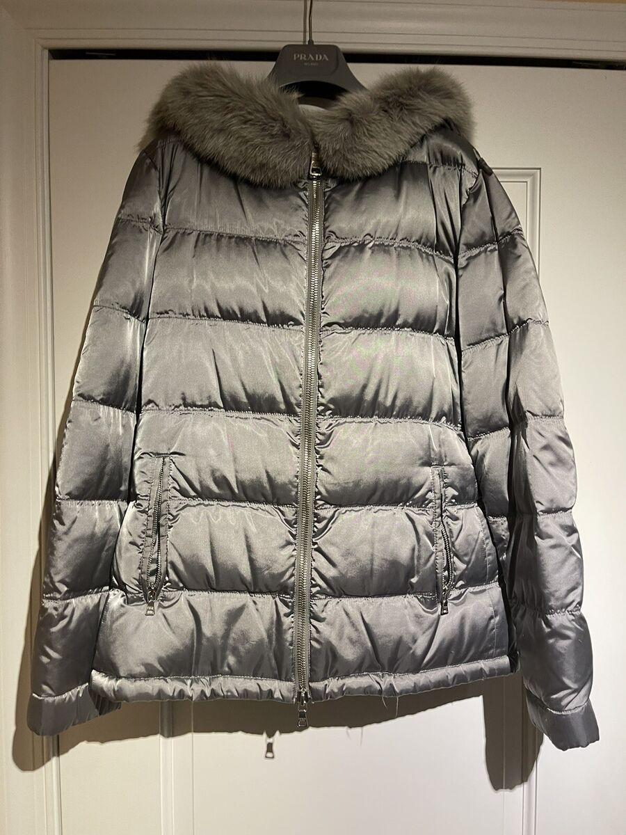 Prada Grey Silver Down Quilted Coat With Fox Fur EU46 Retail Prada Grey Silver Down Quilted Coat With Fox Fur EU46 Retail