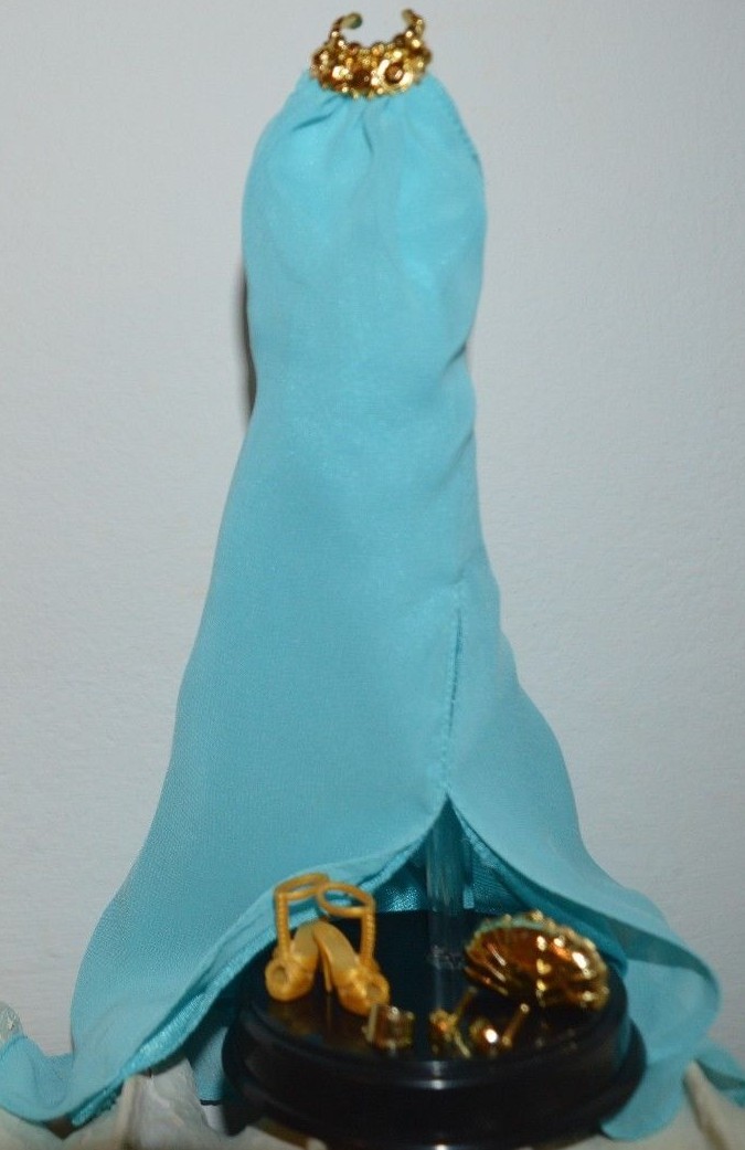 barbie pool chic doll