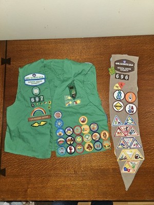 Vintage Girls Girl Scout Vest And Brownie Sash, Lots Of Patches And Pins