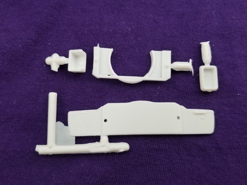 RADIATOR , FAN SHROUD & BATTERY from MPC 80 Chevy Monte Carlo 1:25 Model 1980 - Picture 4 of 8