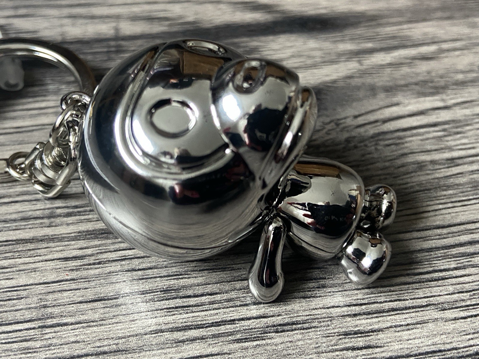 A BATHING APE BABY MILO POLISHED SILVER TONE ALLOY KEYRING BNWT thumbnail 3