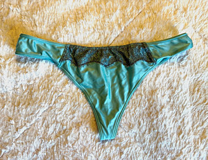 Vintage Victoria’s Secret Women’s V-String Thong Panties Blue Lace Accent S/P