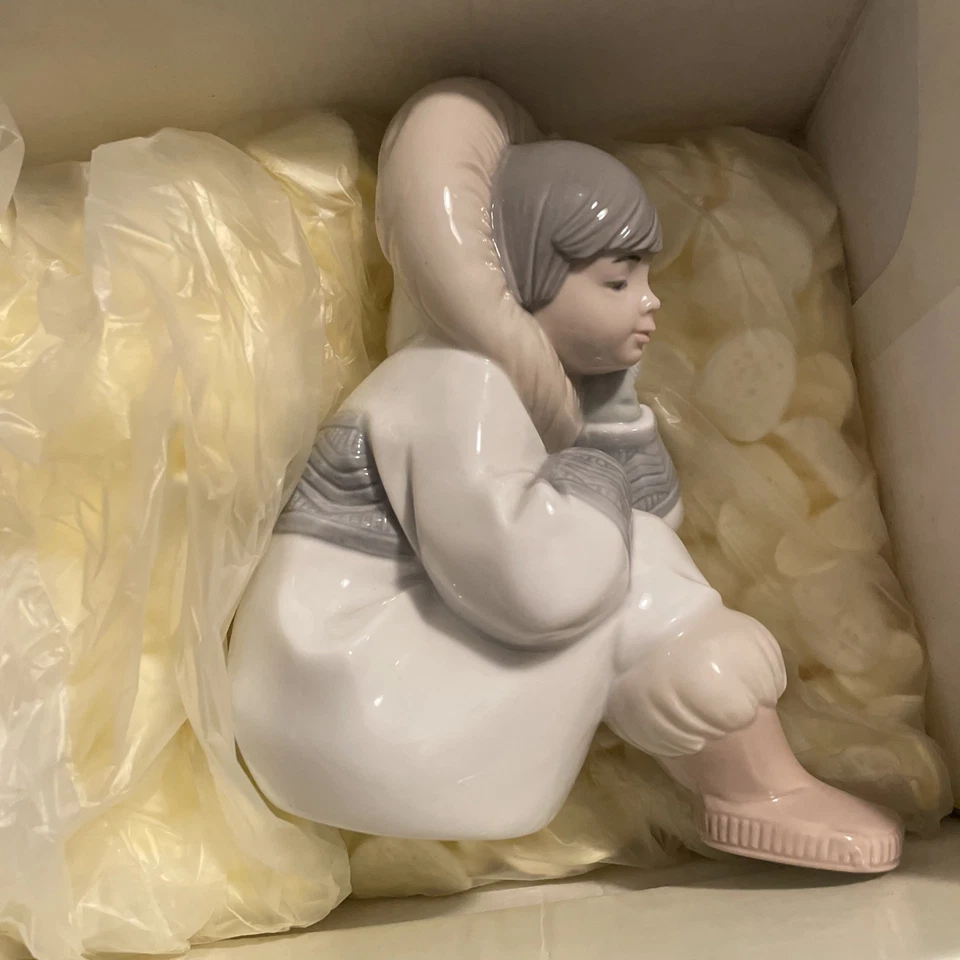 Lladro Nao Figurine ESKIMO Boy ARTIC DREAMS #1397. (box Damaged) - image 2 of 4