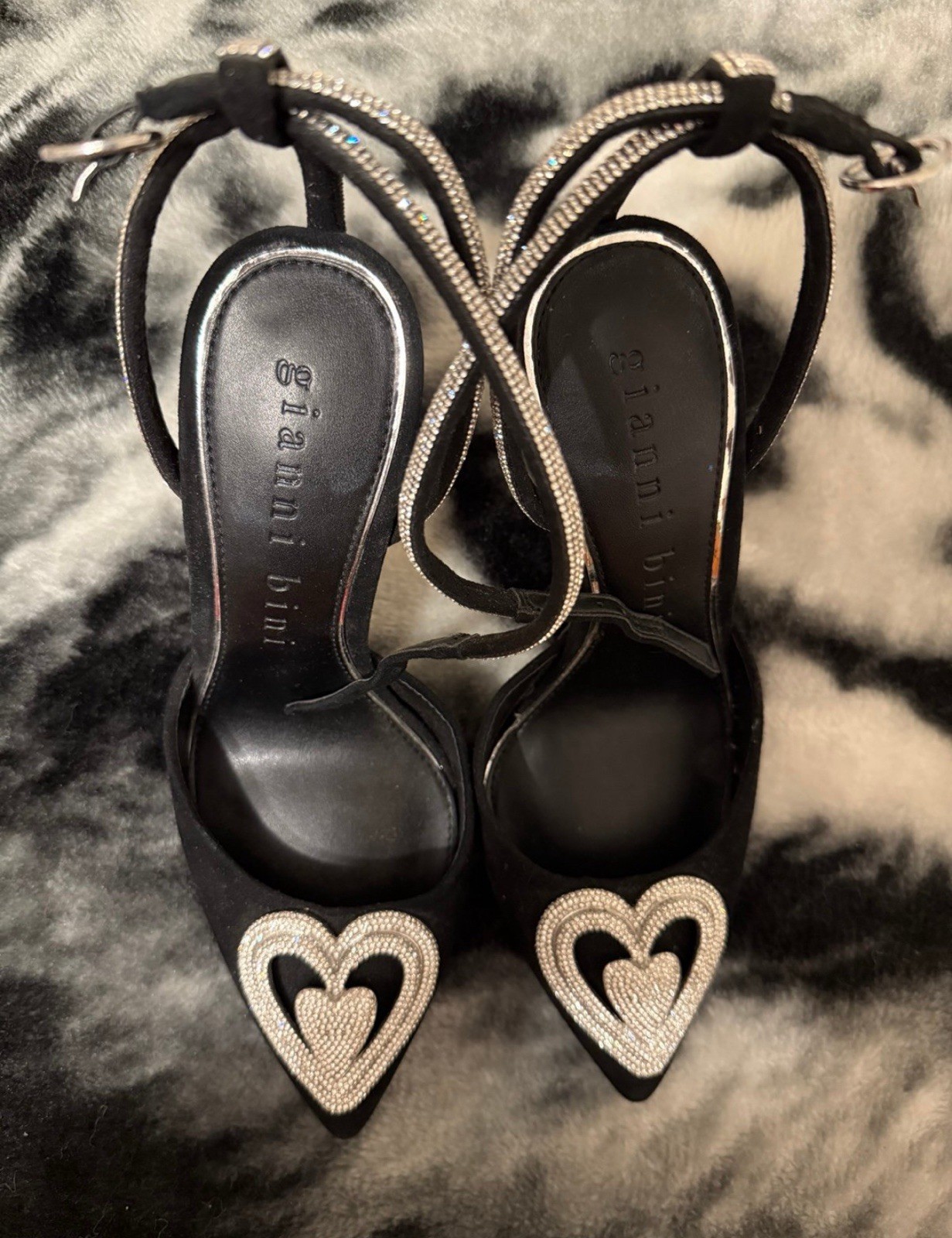 Women’s Heels Gianni Bini Size 7M/ Black Sway With heart And Stone Design