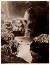 Italie, Dintorni di Roma, Trivoli, cascate delle Grotte di Nettuno e Sibilla Vin