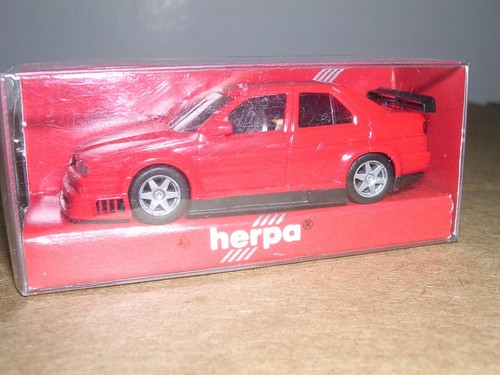 HERPA #21678 Alfa Romeo 4 puertas sedán "rojo" H.O. 1/87 | Zustand: New