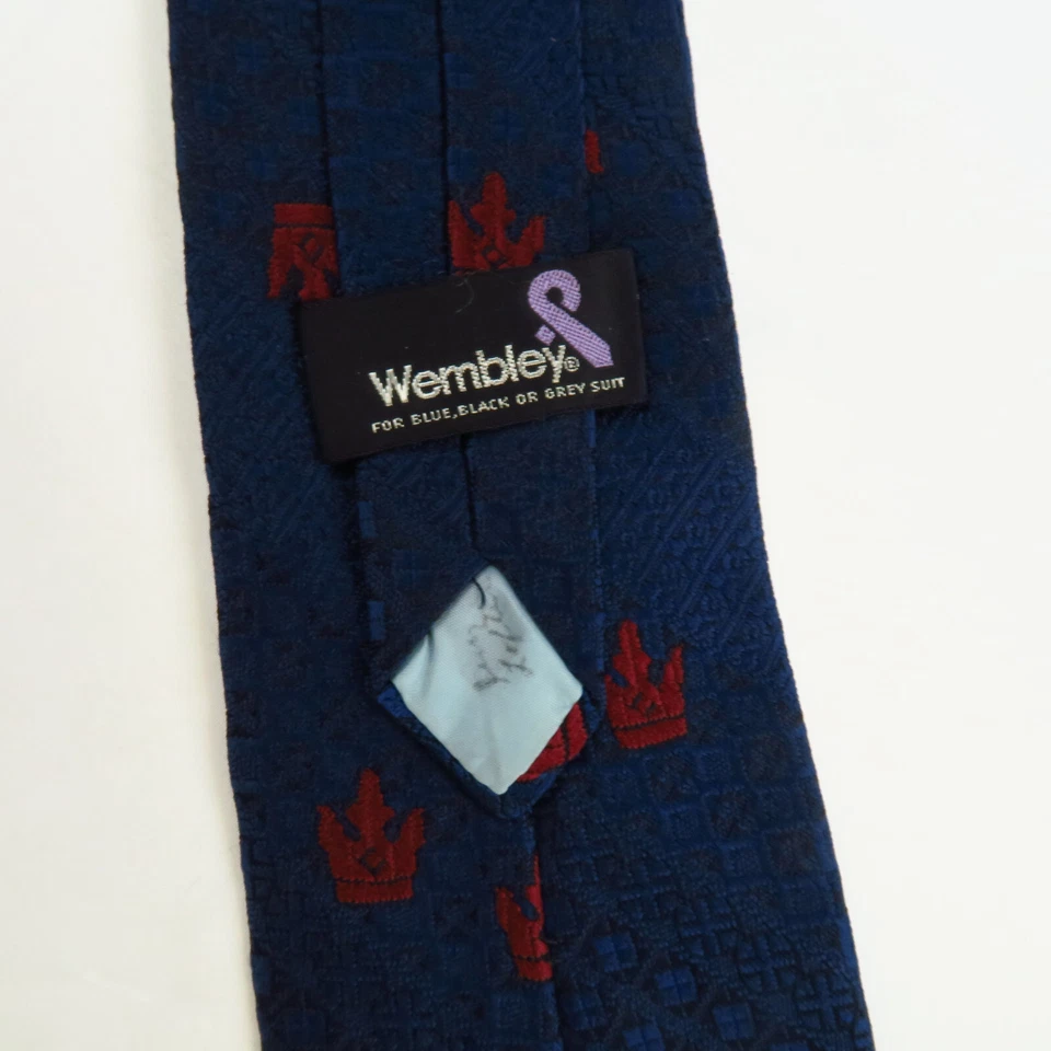 Corbata de Colección Wembley Para Hombres Clip en el Cuello Azul Marino Texturizado Rojo Patrón 18x3.75 Foto 3 de 4