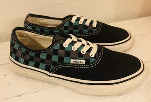 girls black checkered vans