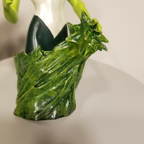 Jade Women of the DC Universe Series 2 Bust - Picture 5 of 12