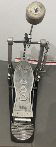 Used DW 7000 Bass Drum Pedal Sturdy foot plate w/Springs Chain Felt Beater Good