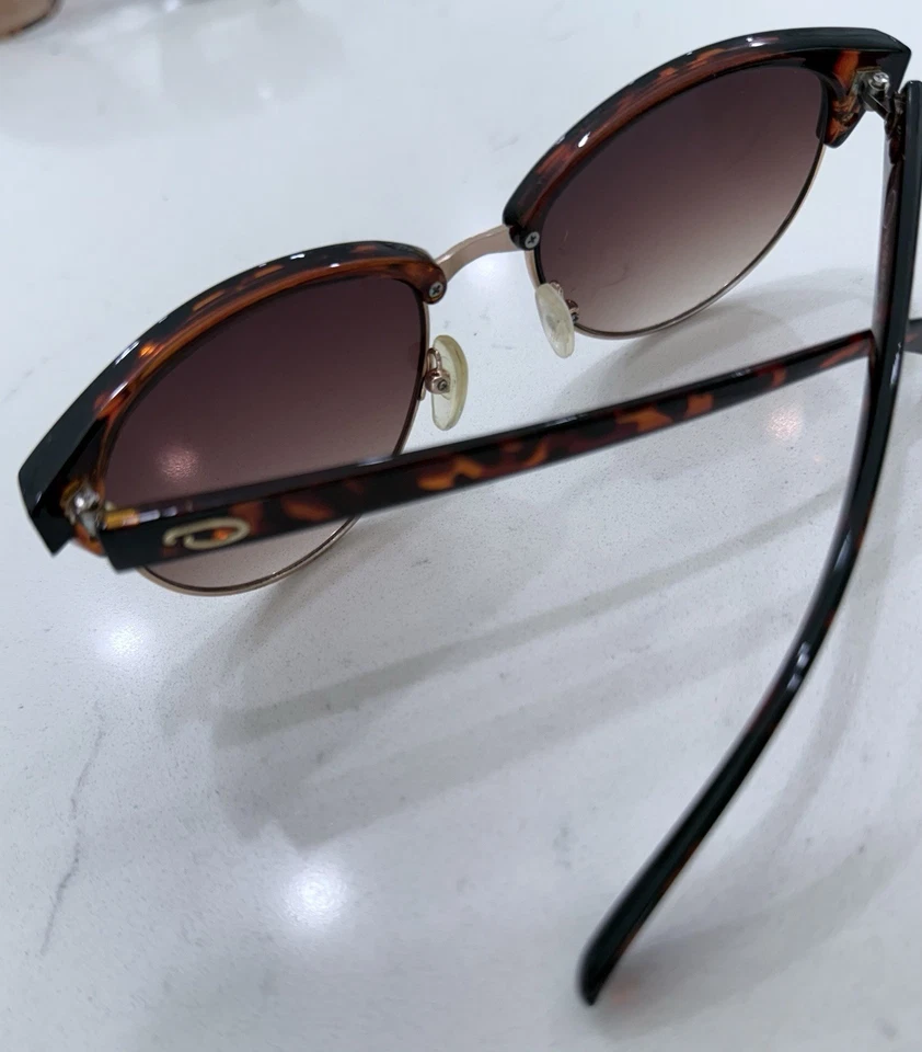 Gafas de sol Oscar de la Renta 3053 con caparazón de tortuga - Elegantes gafas de diseñador Foto 4 de 4