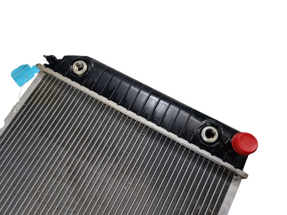 Radiador sem AC compatível com 96-00 Chevrolet 2500 Pickup 645429 - Imagem 4 de 4