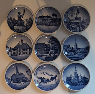 Sammelteller Porzellan "Denmark 2010" blau/weiß rund Landschaft Motiv Konvolut