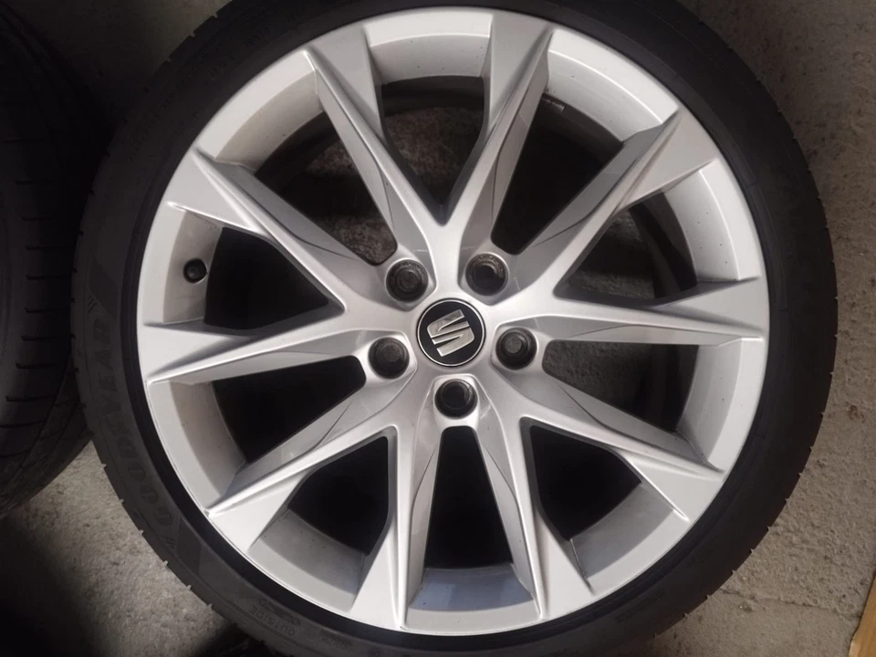 SEAT Leon FR Alufelgen Mit Sommerreifen 225/40 R18 92Y Goodyear - Bild 3 von 4