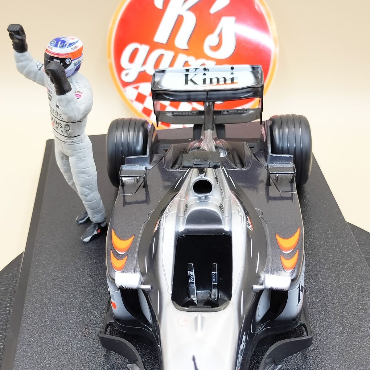 Hot Wheels 1/18 McLaren MP4-17D Kimi Raikkonen #6 Figure Hot Wheels 1/18 McLaren MP4-17D Kimi Raikkonen #6 Figure
