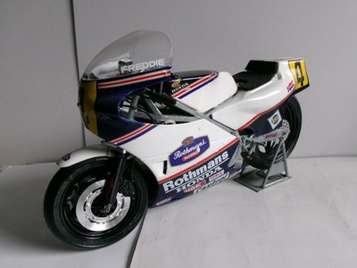 Freddie Spencer #4 Honda NSR Rothmams 500  GP 1985  Protar  GEBAUT  1:9