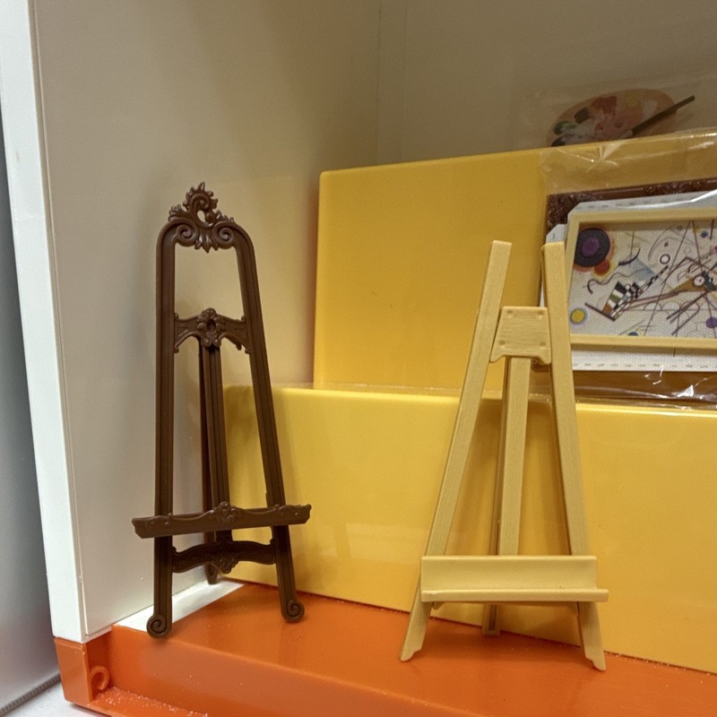 Mini Brands - Masterpiece series: Easels        1:12 Dollhouse Miniature