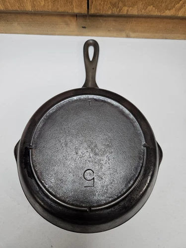 Lodge 3-Notch Cast Iron Skillet #5, 8" Vintage