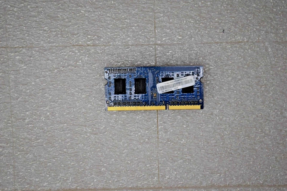 ELPIDA Memory Module 1GB ddr3-1066-PC3 8500-non-ECC Unbuffered SoDimm  55Y3712 - Image 2 of 2