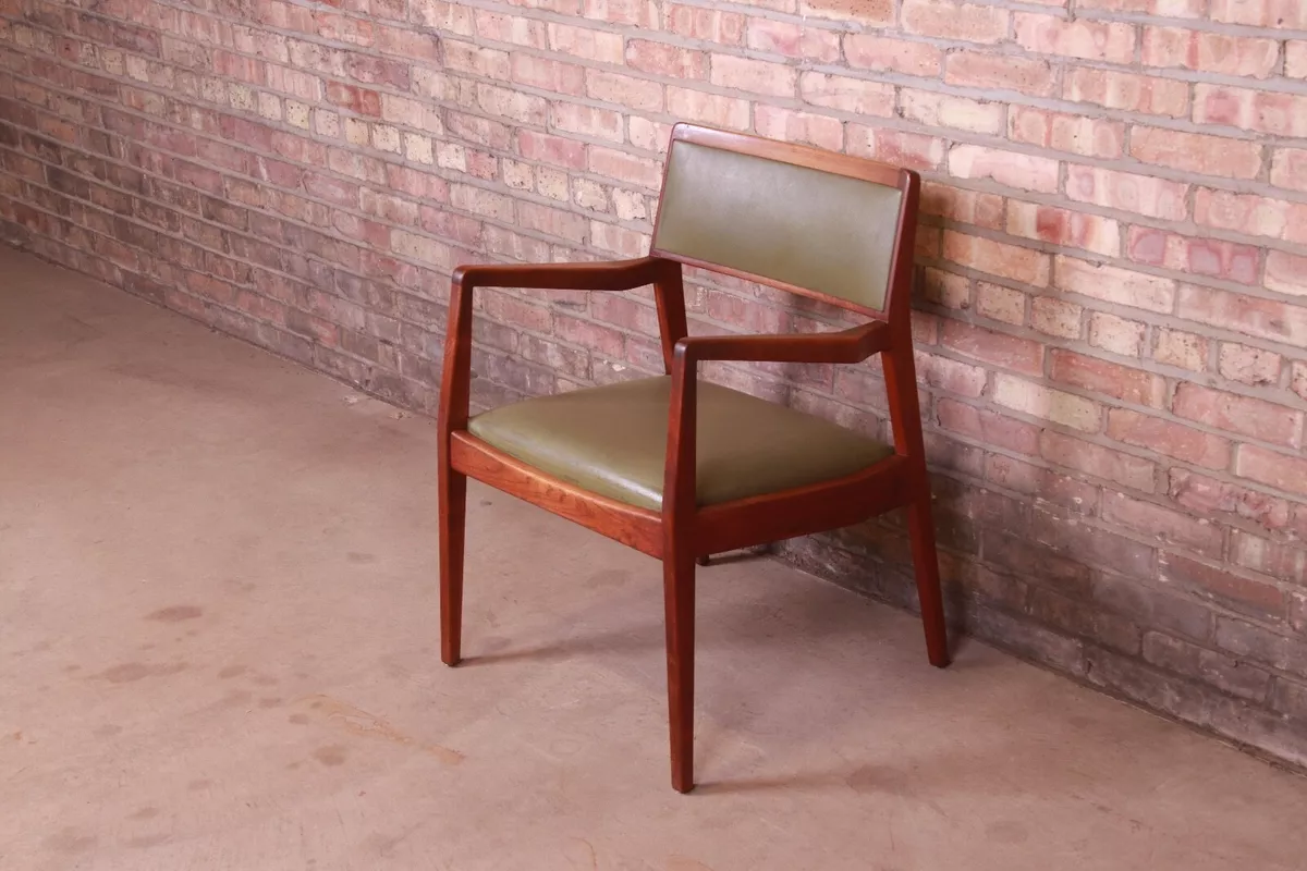 Jens Risom Mid Century Modern Sculpted Walnut Playboy Lounge Chair