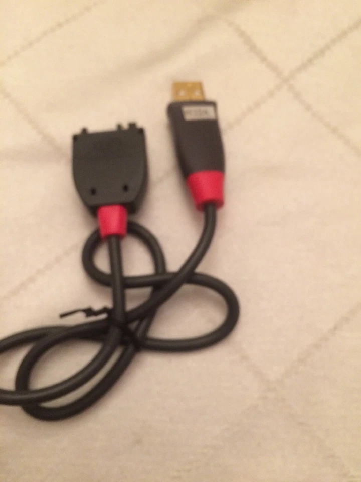 Rocketfish RF-CA1PMA Mobile - USB Charging Cable - Image 3 of 4