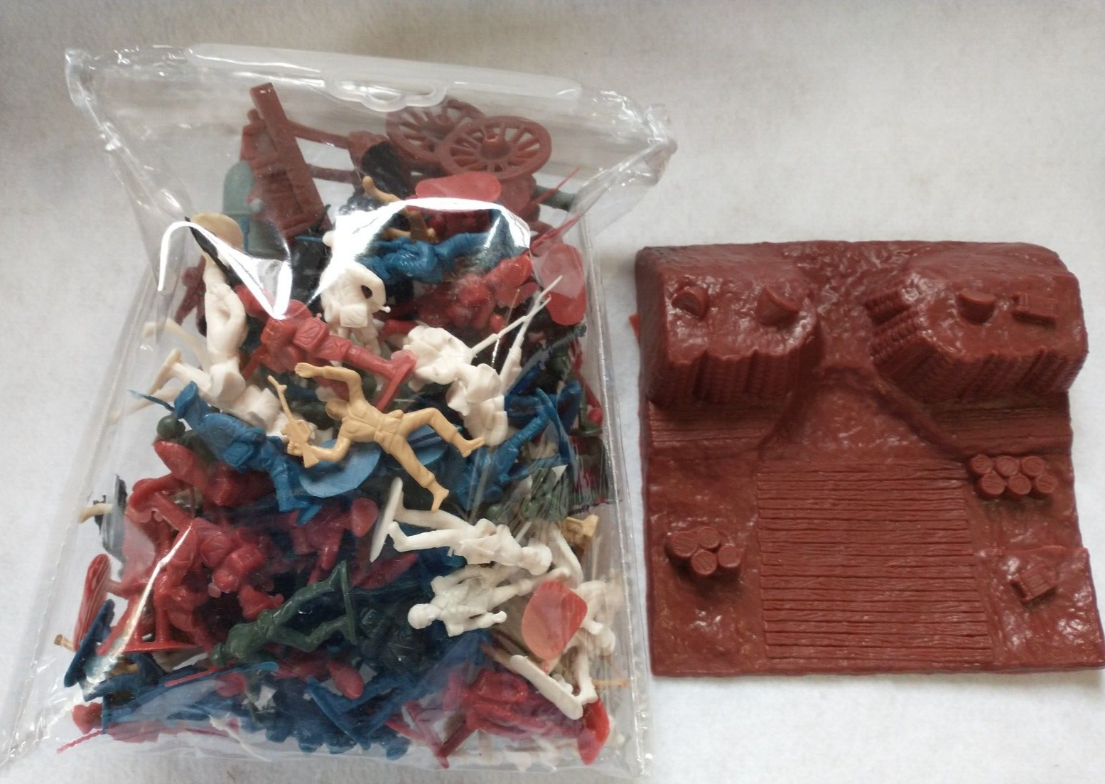 Lot of Toy Plastic Soldiers And Accessories American Revolution ...