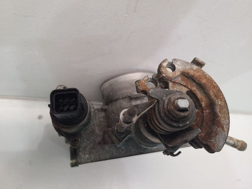 2003-04 Subaru Forester (2.5L / AT) Throttle Body Assembly - Picture 4 of 12