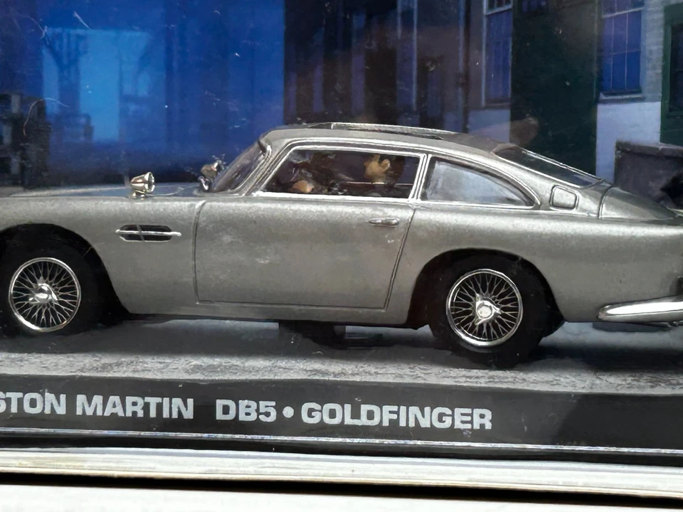 James Bond 007 Goldfinger Aston Martin DB5 - Image 4 of 4