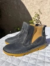 On Foot Ankle Chelsea Boot Womens Black suede Mustard Yellow Sole Sz 36 US 5.5-6