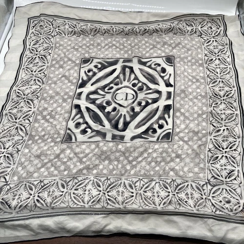 Christian Dior grande écharpe logo 80 cm femme créateur accessoire mode